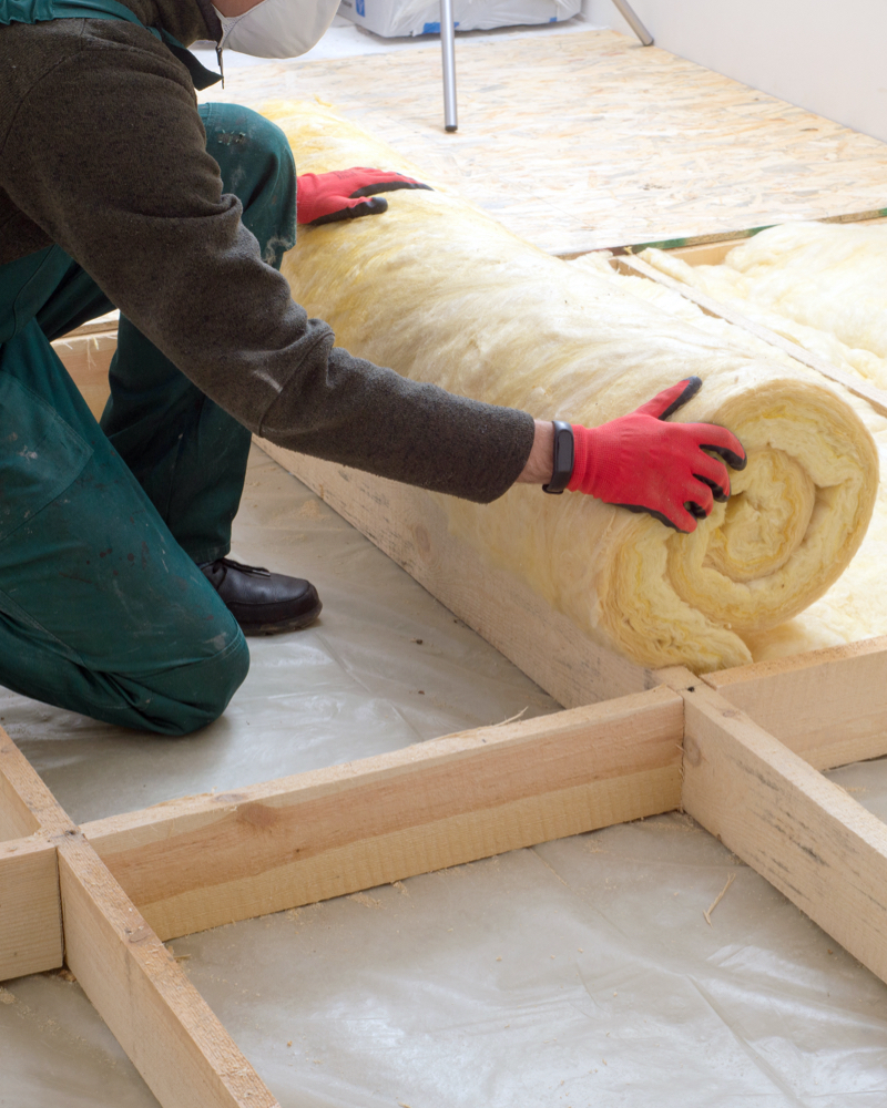 Insulator rolling insulation on the floor